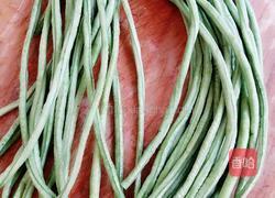 蒜香豇豆的做法图解1