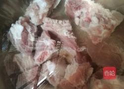 排骨菜干粥的做法图解2