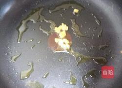 蒜薹爆鸡丁的做法图解2