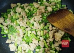 蒜薹爆鸡丁的做法图解4