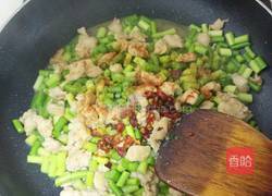 蒜薹爆鸡丁的做法图解5