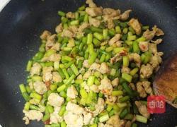 蒜薹爆鸡丁的做法图解6