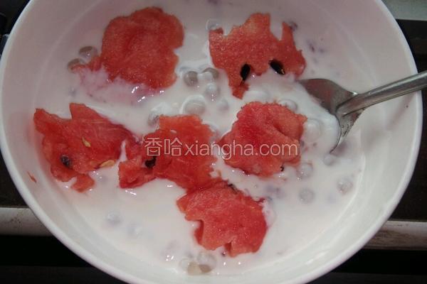 西瓜草莓酸奶西米露