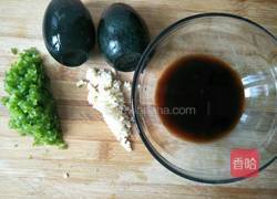 凉拌皮蛋的做法图解2