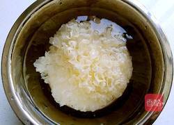 红枣银耳百合汤的做法图解1