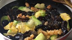 丝瓜木耳炒鲜鱿的做法图解34