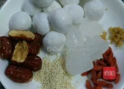 银耳甜汤的做法图解2