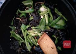 木耳青椒肉丝的做法图解5