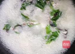 香芹木耳鱼头汤的做法图解7