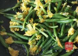 黄瓜花炒蛋的做法图解5