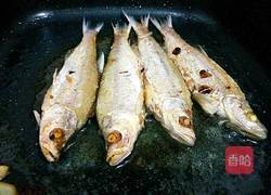 香煎翘嘴白的做法图解1