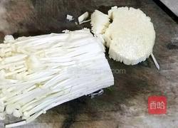 金针菇瘦肉清汤的做法图解1