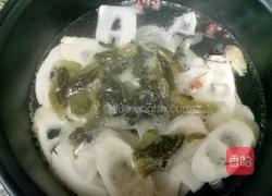 酸菜苦笋肉片汤的做法图解9