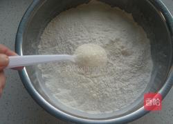 油条的做法图解3