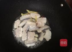 鳗鱼炒咸菜的做法图解4