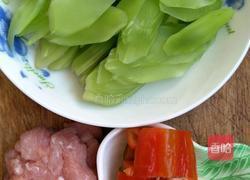 莴笋炒肉的做法图解1