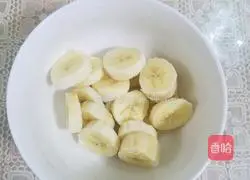 Illustration of how to make banana mud cake rolls 1