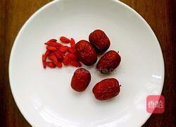 红枣枸杞小米粥的做法图解3