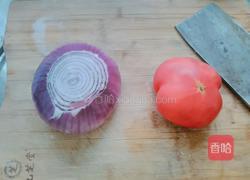 番茄炒洋葱的做法图解1