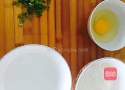 Illustration of how to make breakfast egg burritos 1