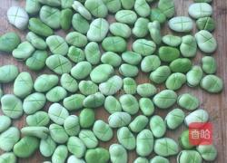 葱香蚕豆的做法图解1