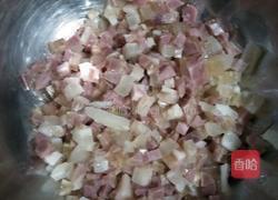 肉粒鸡蛋饼的做法图解1