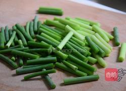 蒜薹炒肉的做法图解1