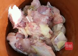 玉米鸡汤的做法图解1