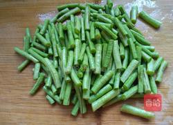 五花肉炒豆角的做法图解1