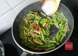五花肉炒豆角的做法图解7