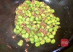 肉末酸菜炒蚕豆的做法图解5