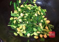 蚕豆炒韭菜的做法图解5