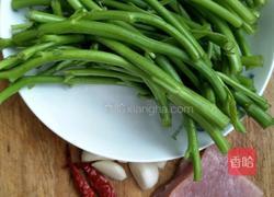 空心菜梗炒肉丁的做法图解1