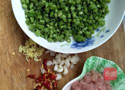 空心菜梗炒肉丁的做法图解2