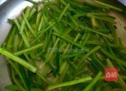 芹菜炒肉丝的做法图解3