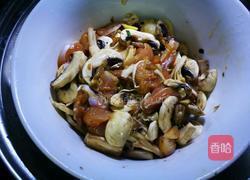 蘑菇鸡腿肉的做法图解3