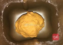 胡萝卜汁餐包的做法图解2