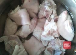 猪蹄汤的做法图解1