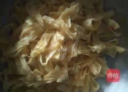 家常豆皮木耳烧的做法图解3