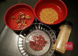 核桃花生芝麻豆浆的做法图解1