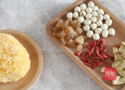 冰糖银耳莲子羹的做法图解1