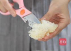 冰糖银耳莲子羹的做法图解2