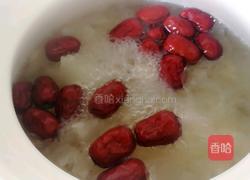 桃胶丑耳红枣羹的做法图解8