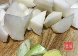 棒骨萝卜汤的做法图解1