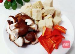 香菇烧冻豆腐的做法图解1