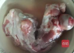 枸杞大棒棒骨汤的做法图解2