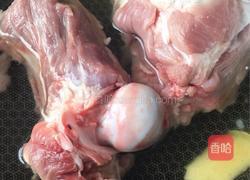 枸杞大棒棒骨汤的做法图解3