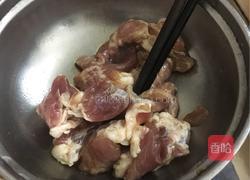 蒜苔肉片的做法图解2