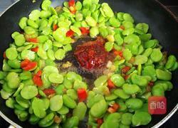 油渣炒蚕豆瓣的做法图解5