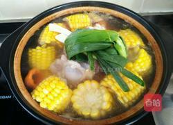 胡萝卜玉米大骨汤的做法图解5